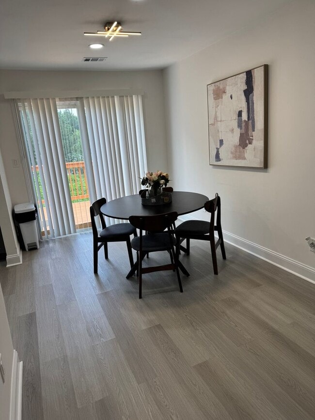 Foto del edificio - 3475 Meadowlane Pl SW