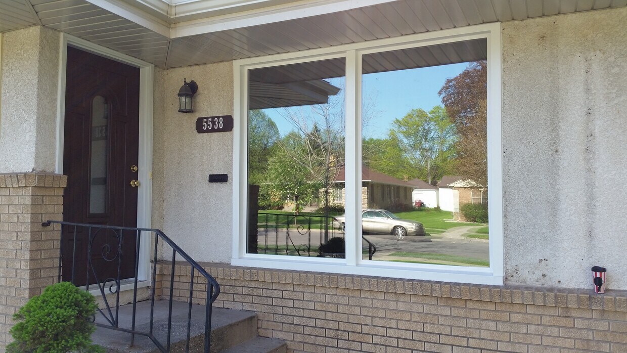 Primary Photo - 5538 Oliver Ave S