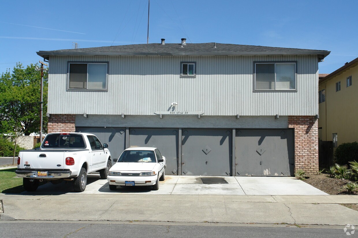 Building Photo - 808 Opal Dr