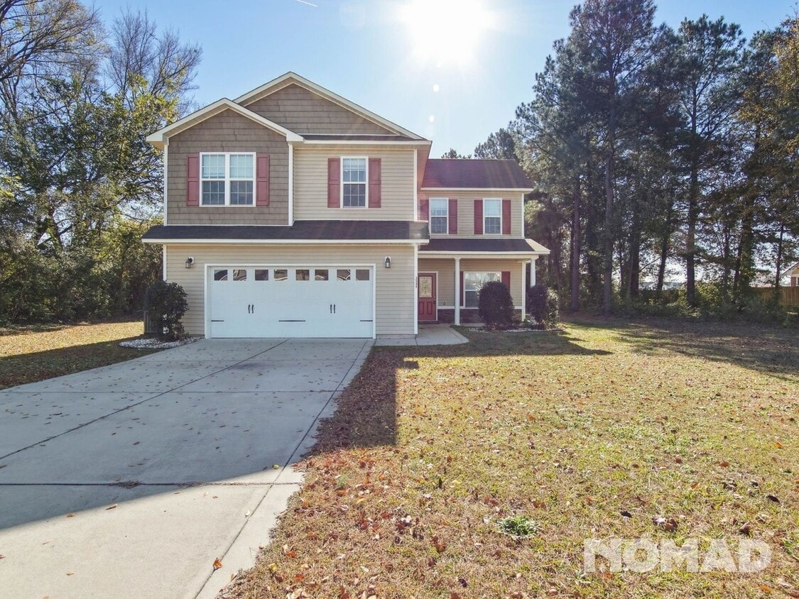 Primary Photo - 4 Bedroom Single Family Home in Hope Mills