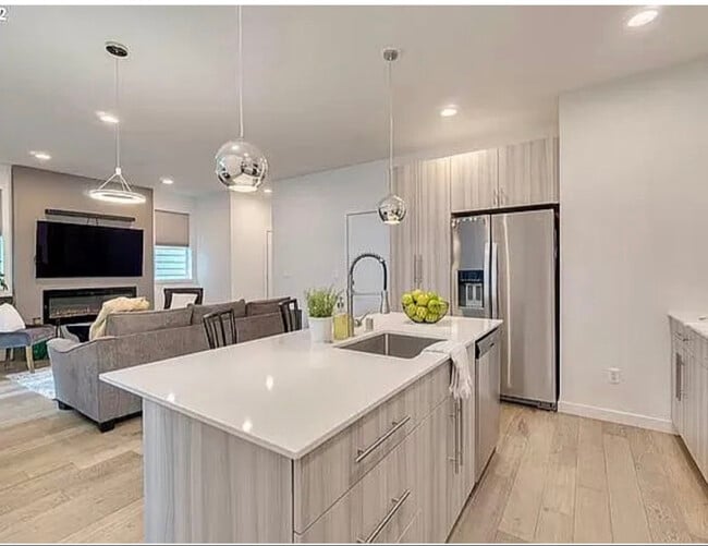 Building Photo - 5912 NE 56th Cir