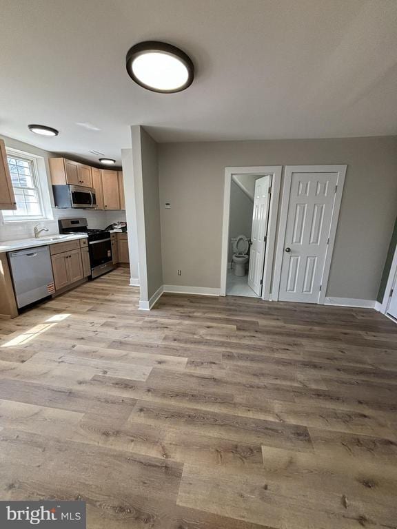 Building Photo - 18 W 5th St