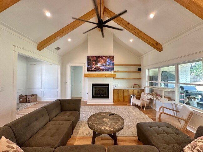 Foto del edificio - 15849 Avery Ln