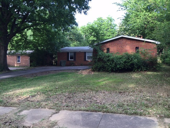 Building Photo - 3028 Knight Rd