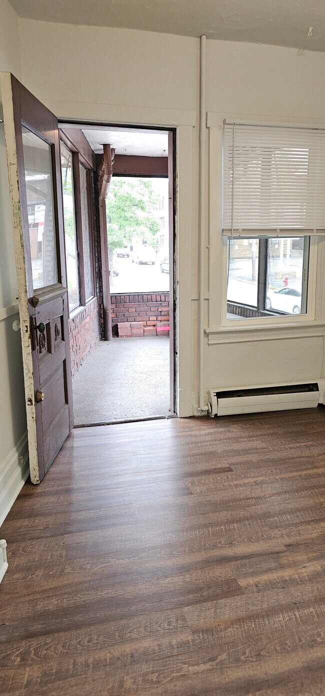 Foto del edificio - 2370 Eldridge St