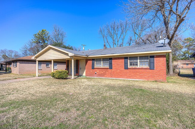 Building Photo - Beautiful 3 bedroom