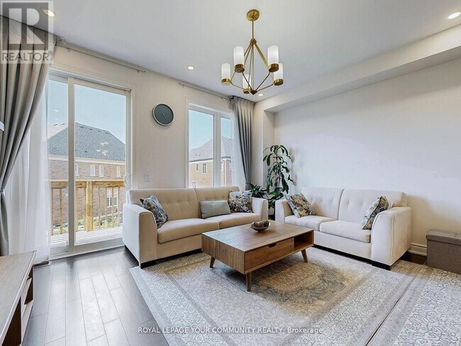 Building Photo - 66 Drizzel Cres