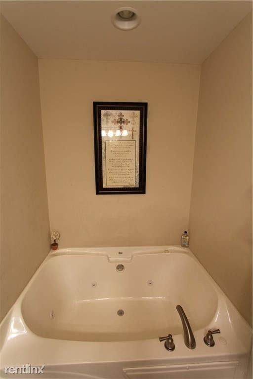 Foto del edificio - 4 br, 2 bath Townhome - 743 Hunter Ct