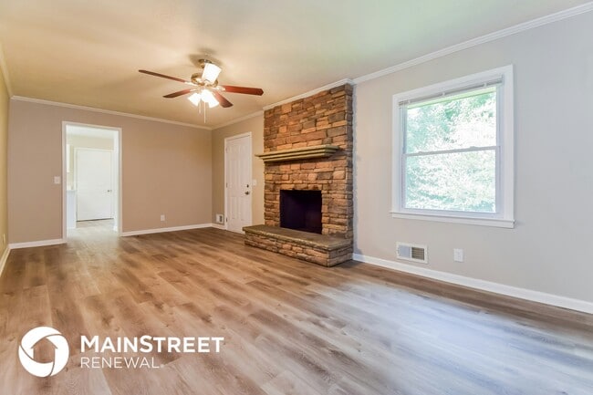 Building Photo - 2067 Monterey Dr