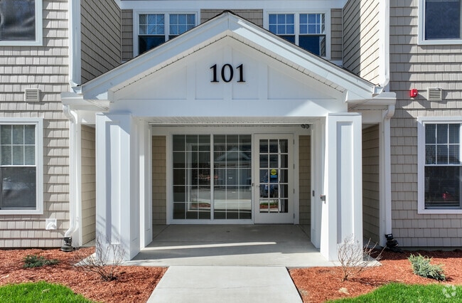 Entrada - Orchard Overlook Apartments