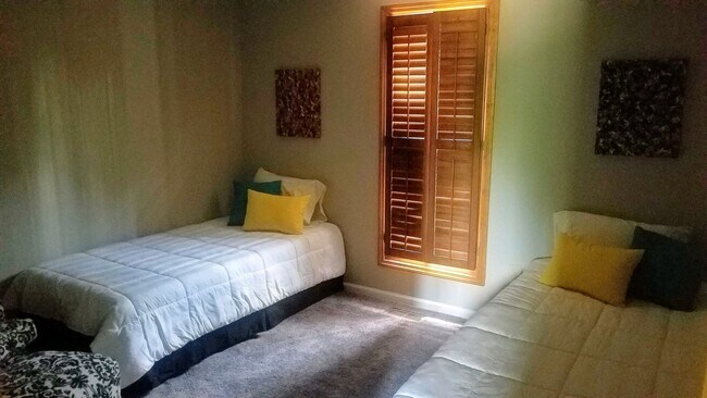 Foto del edificio - Short term furnished rental for temporary ...