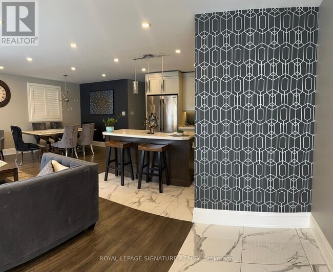 Photo du bâtiment - 890 Maple Ave