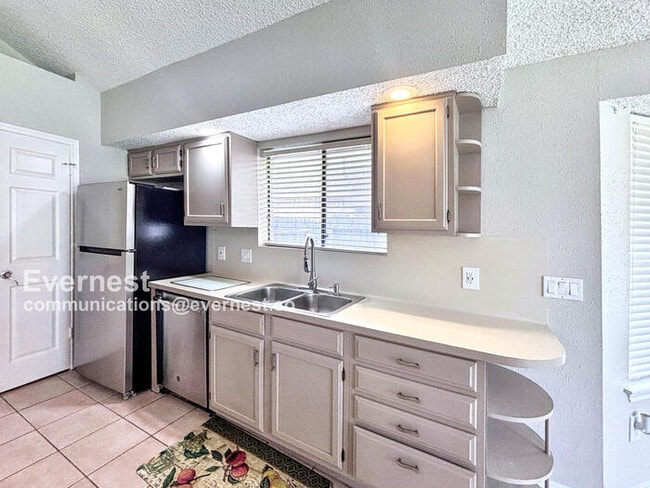 Building Photo - 2734 Indian Trail Dr