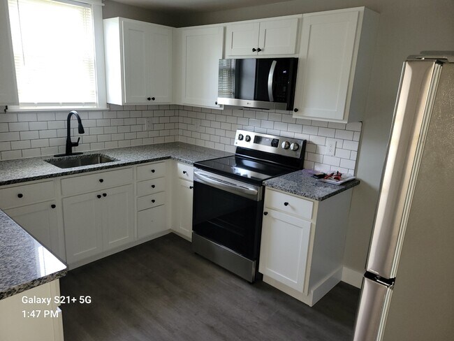 Building Photo - 109 Church St