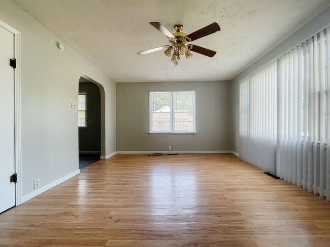 Foto del edificio - 4 Bed 2 Bath