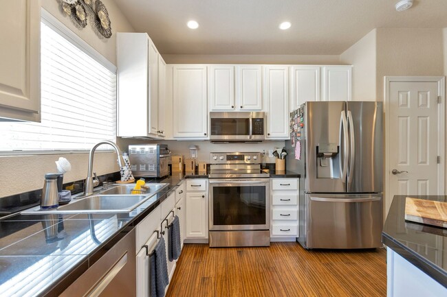 Building Photo - Updated 2 Bedroom, 2 Bath First Level Condo in Gated Community