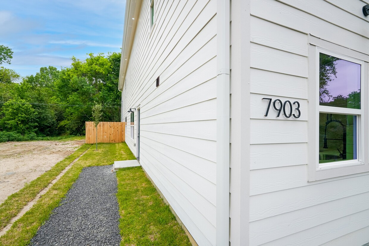 Building Photo - 7903 Sunnyhill St