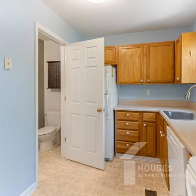 Building Photo - 112 Asteria St