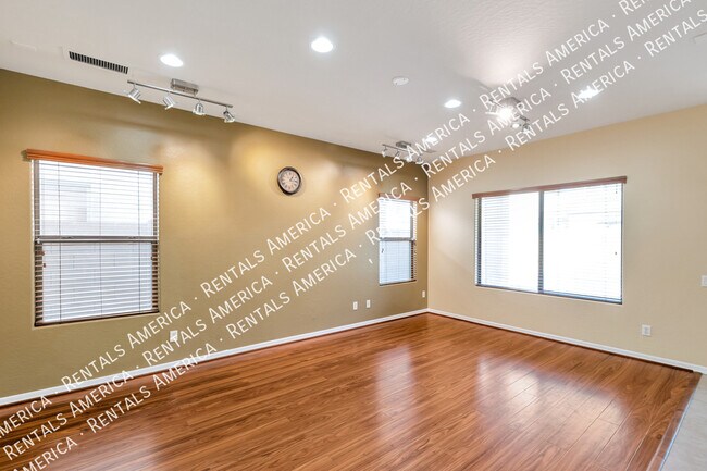 Foto del edificio - 15813 N Dante Dr