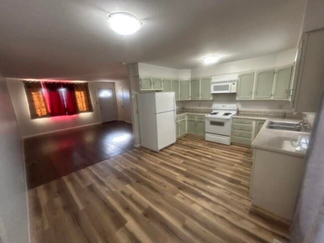 Building Photo - Charming Rancher!!