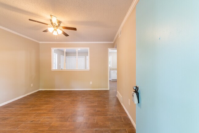 Foto del edificio - 4468 Tarleton Dr