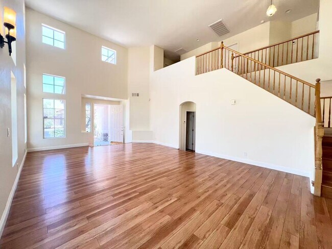 Building Photo - 9891 Ridge Hill Ave
