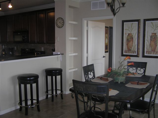 Building Photo - Stunning 3 Bedroom Condo!