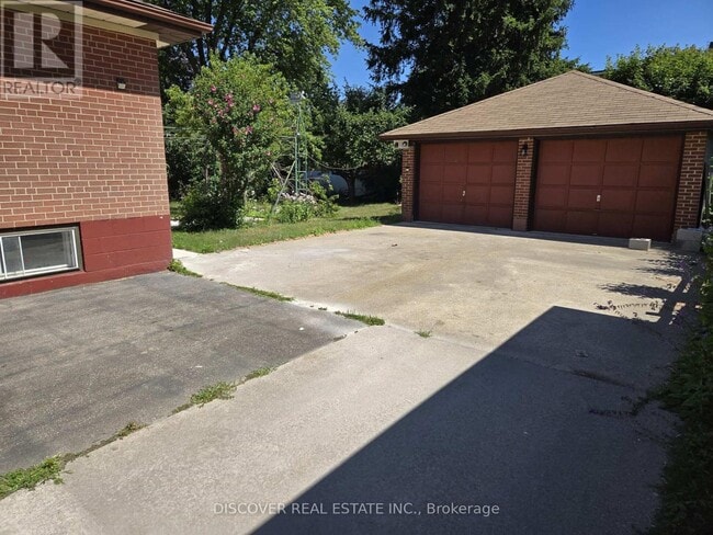 Building Photo - 186 Floradale Dr