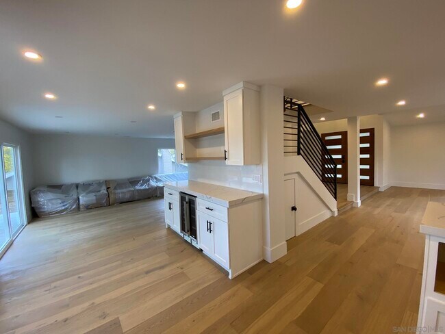 Building Photo - 7216 Margerum Ave