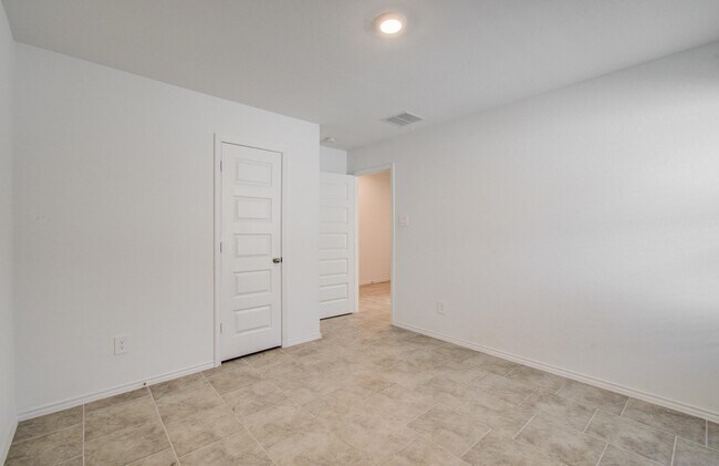 Building Photo - 7527 Cynomys Ct