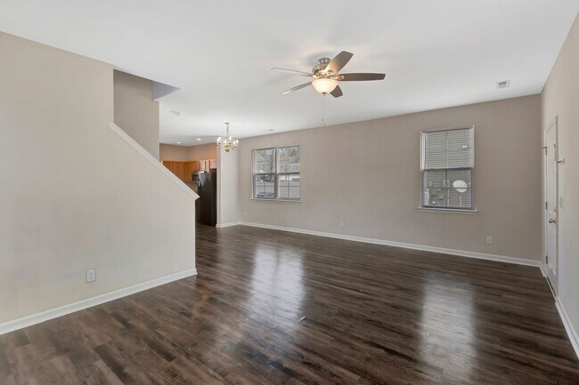 Foto del edificio - "Move-in ready 3-bed home with pond views ...