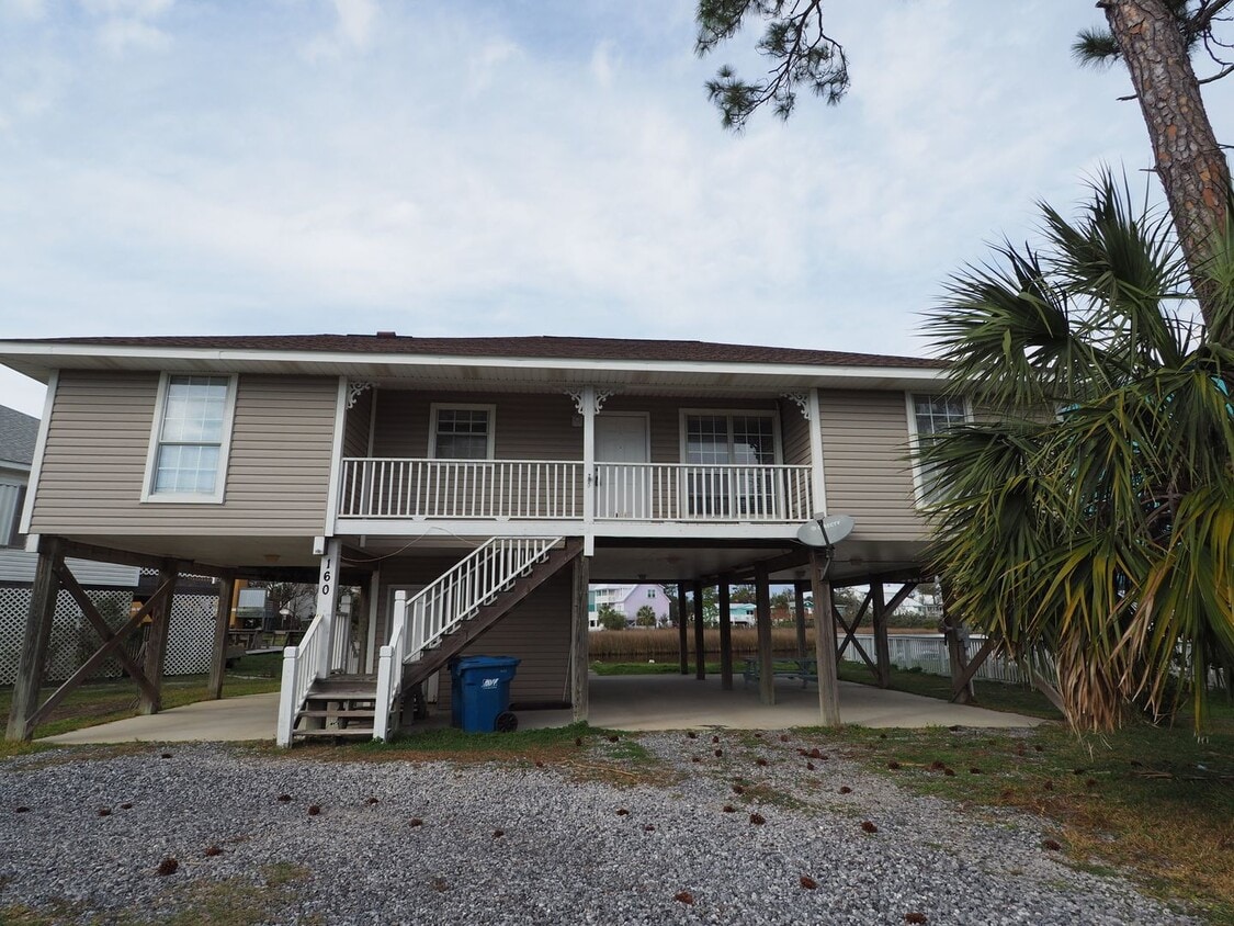 Primary Photo - Gorgeous water views just blocks from the ...
