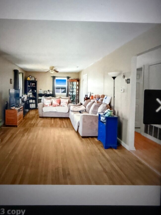 Foto del edificio - 27 Runyon Ave