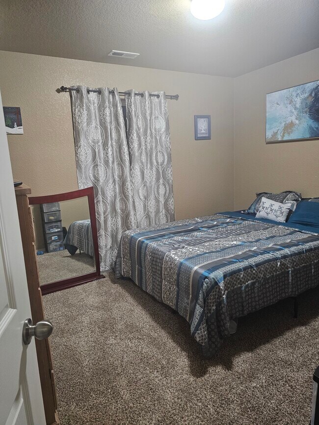 Building Photo - 3865 Falconry Dr