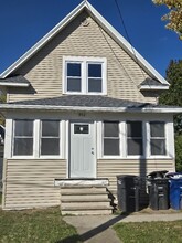 Building Photo - 902 School Ave