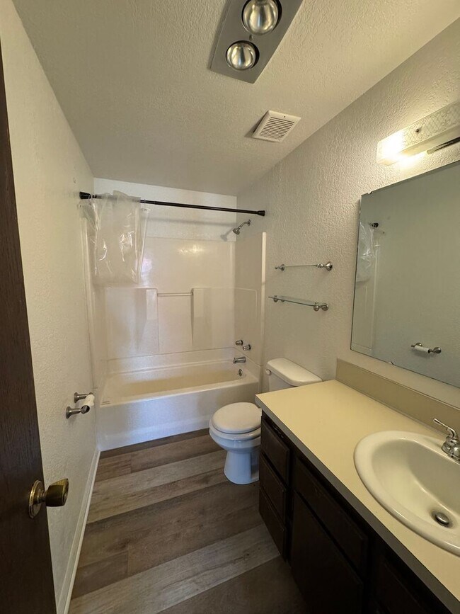 Foto del edificio - 121 Hudson Ave