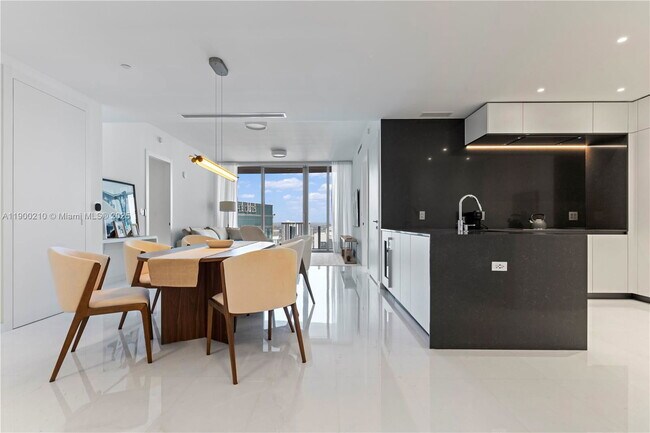 Foto del edificio - 300 Biscayne Blvd Way