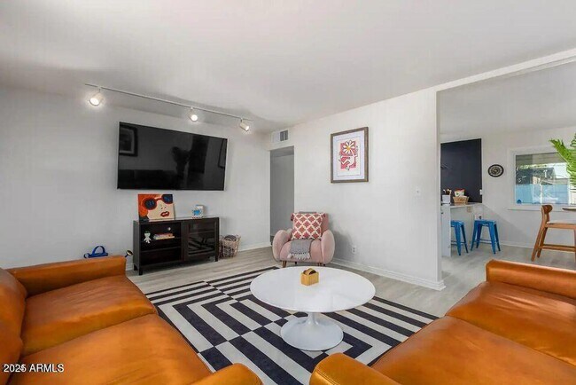 Foto del edificio - 7337 E Portland St