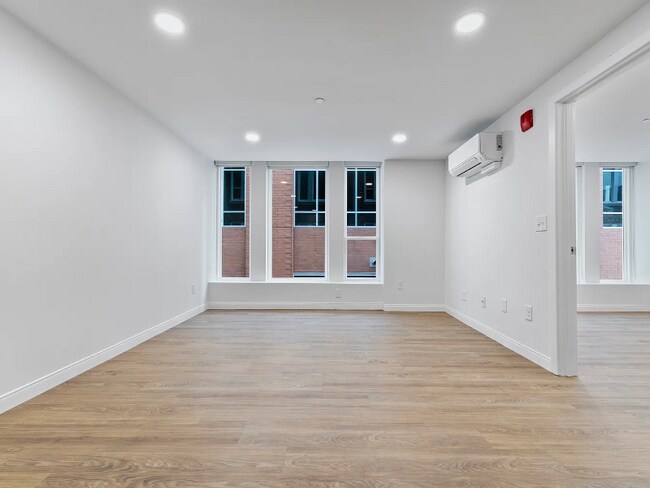 Building Photo - 627 Hamilton St