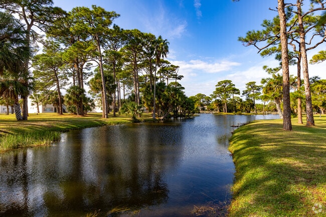 Beautiful lakeside views - Vetra Indian Harbour Beach