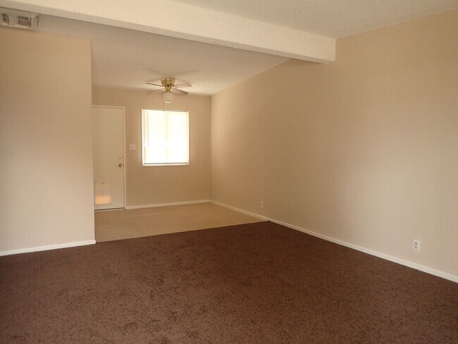 Foto del edificio - 3 bd 1 ba