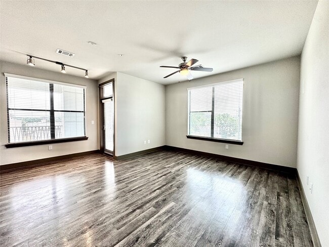Foto del edificio - 5454 Washington Ave