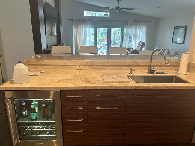 Building Photo - 10150 Camelback Ln