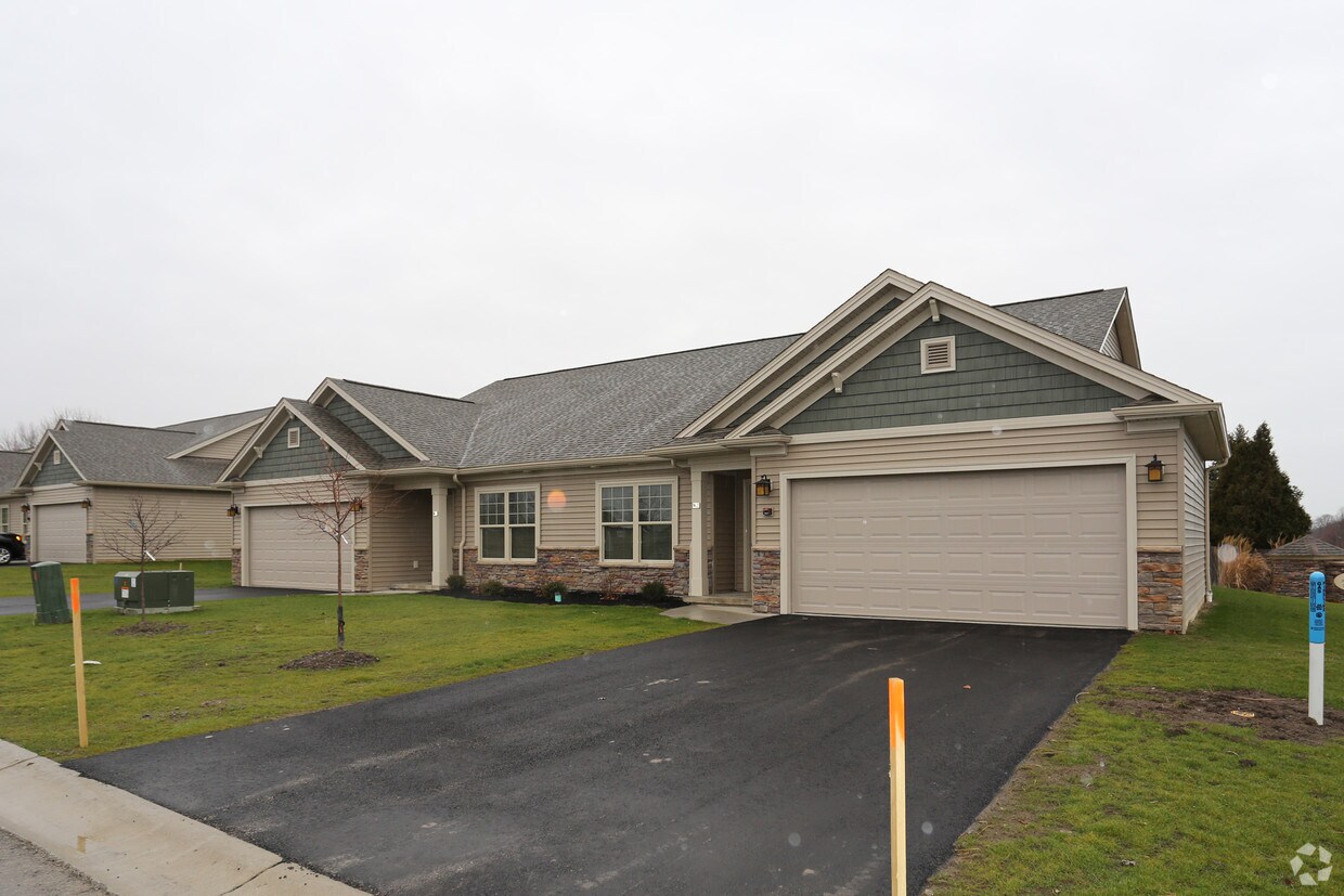 Sherwood Meadows Apartments & Townhomes Apartments in Hamburg, NY