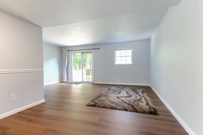 Building Photo - Move in ready 3 bedroom 2.5 Bath in Gaithe...