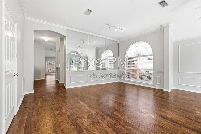 Foto del edificio - 2921 Meadow Glen Dr