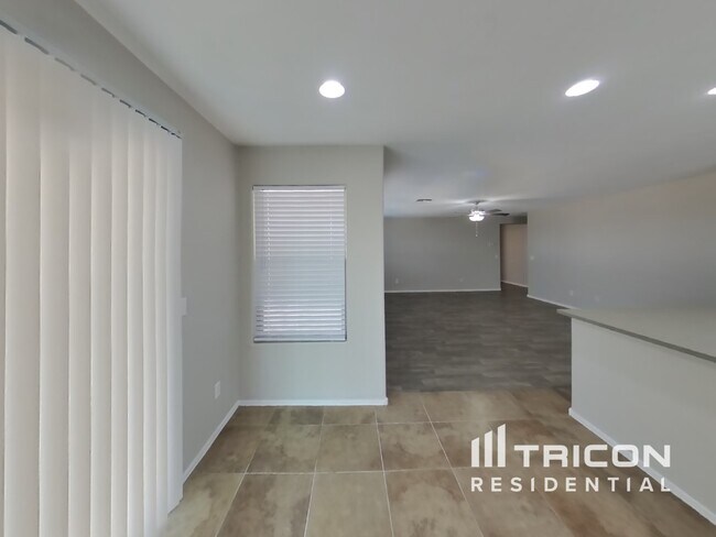 Foto del edificio - 4613 E Whitehall Dr