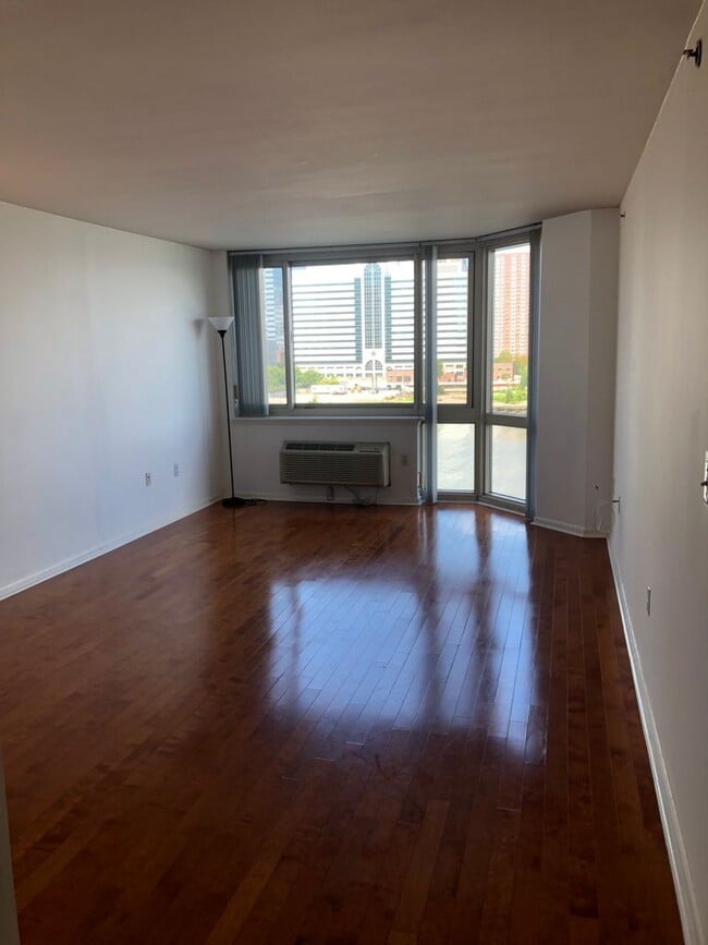 Building Photo - 20 2nd St