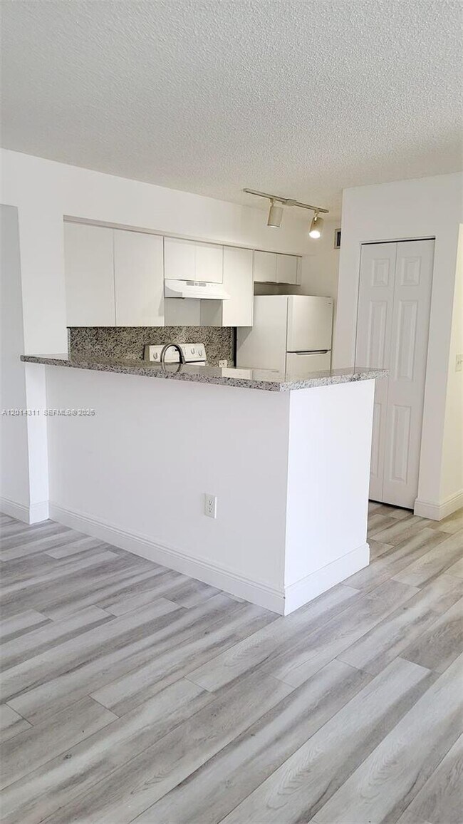 Foto del edificio - 11155 SW 5th Pl