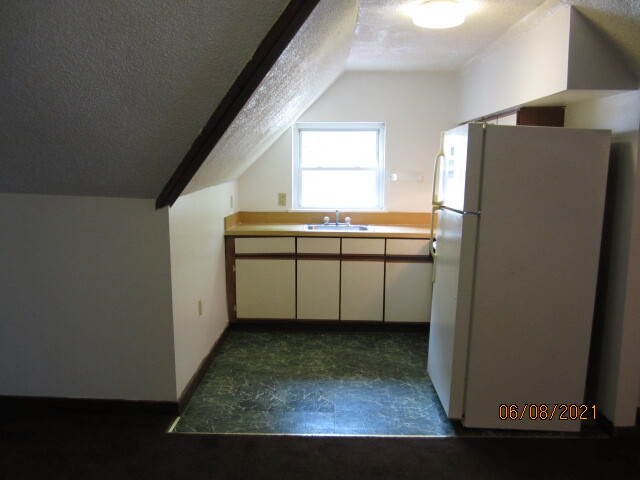 Kitchen - 22 Barnum Ct